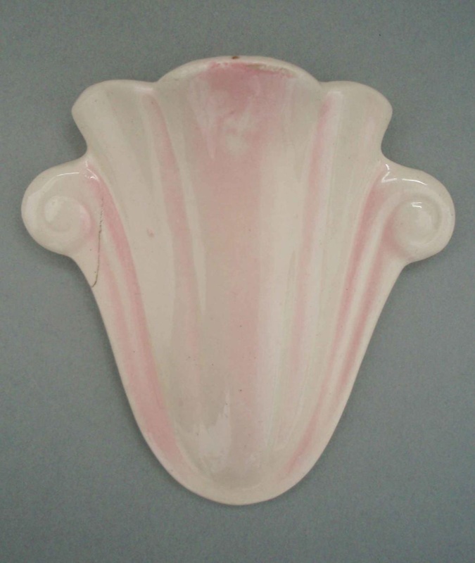 Wall vase; Amalgamated Brick and Pipe Company Limited; 1940-1955; 2008.1.230