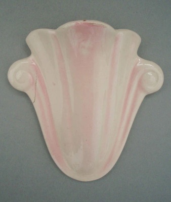Wall vase; Amalgamated Brick and Pipe Company Limited; 1940-1955; 2008.1.230