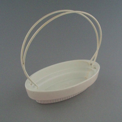 Bowl with metal handle; Crown Lynn Potteries Limited; 1963-1975; 2008.1.1118