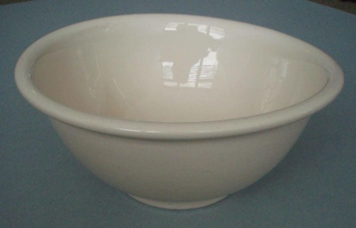 Basin; Crown Lynn Potteries Limited; 1943-1950; 2008.1.2683