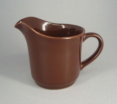 Cream jug; Crown Lynn Potteries Limited; 1984-1989; 2008.1.1006