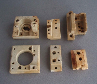 Electrical insulators; Crown Lynn Technical Ceramics Limited; 1940-1980; 2010.1.27.1-6