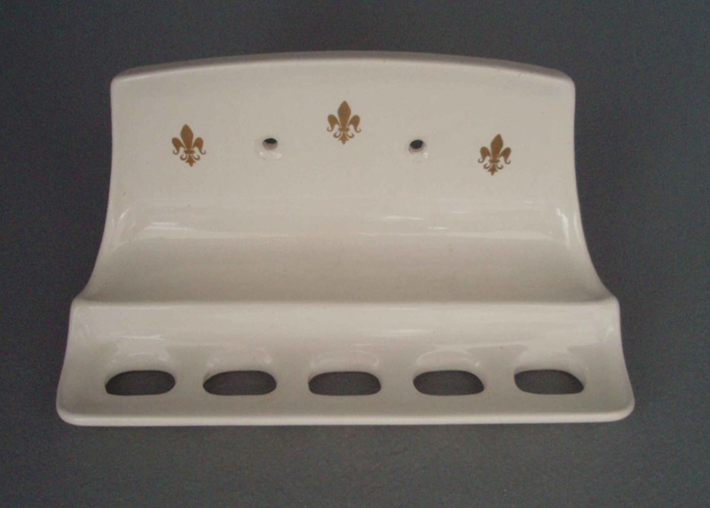 Toothbrush holder - Fleur de lis; Crown Lynn Technical Ceramics Limited; 1968-1988; 2008.1.1348