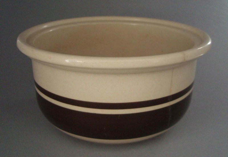 Casserole - Colonial Cookware; Crown Lynn Potteries Limited; 1976-1985; 2008.1.1169 Casserole - Colonial Cookware; Crown Lynn Potteries Limited; 1976-1985; 2008.1.1169