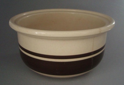 Casserole - Colonial Cookware; Crown Lynn Potteries Limited; 1976-1985; 2008.1.1169