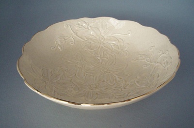 Bowl - floral; Crown Lynn Potteries Limited; 1955-1965; 2008.1.565