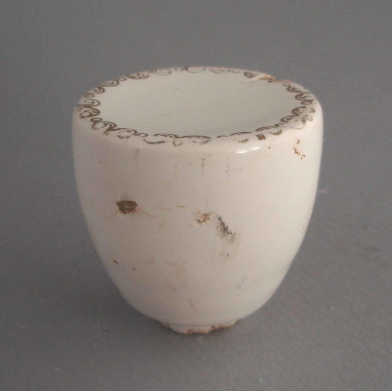 Cupboard or door handle - Heritage pattern; Crown Lynn Potteries Limited; 1976-1989; 2009.1.2000