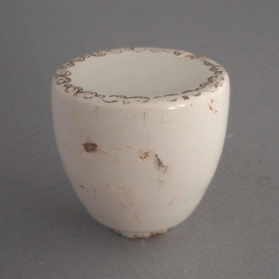 Cupboard or door handle - Heritage pattern; Crown Lynn Potteries Limited; 1976-1989; 2009.1.2000