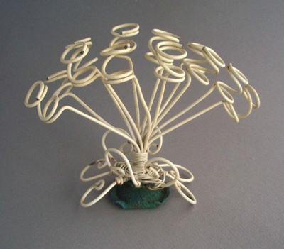 Wire display rack; Unknown; 1950-1980; 2009.1.1920