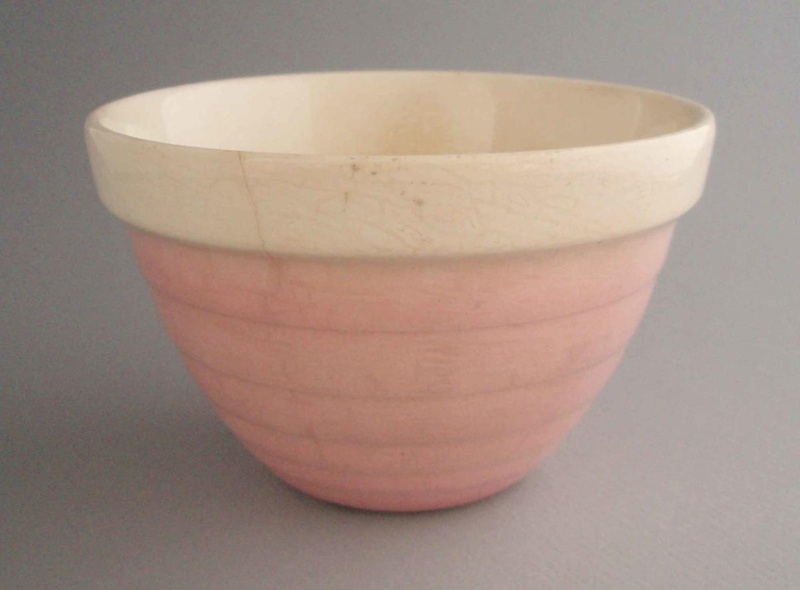 Basin; Crown Lynn Potteries Limited; 1950-1960; 2008.1.572