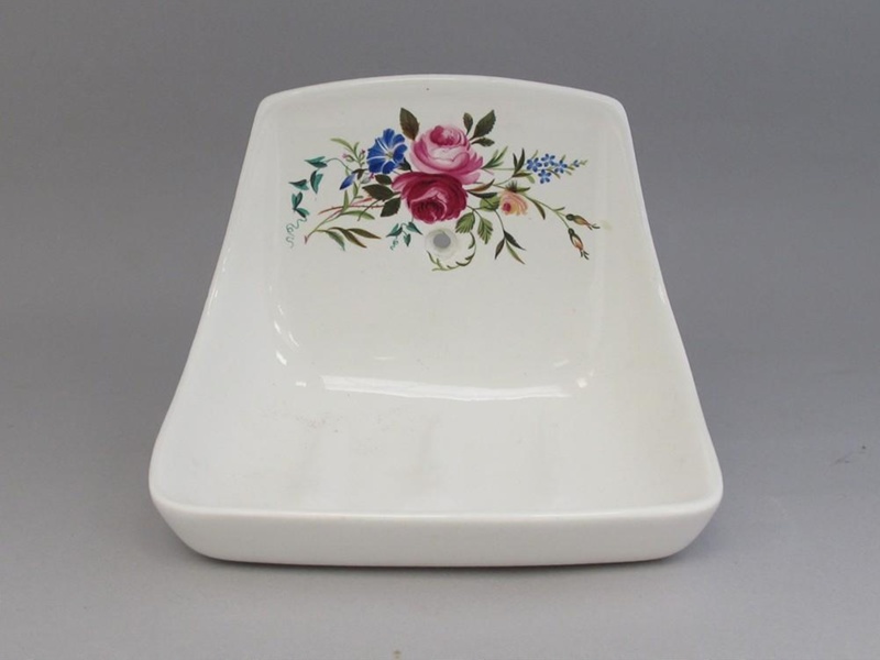 Soap holder; Crown Lynn Technical Ceramics Limited; 1968-1988; 2014.9.15