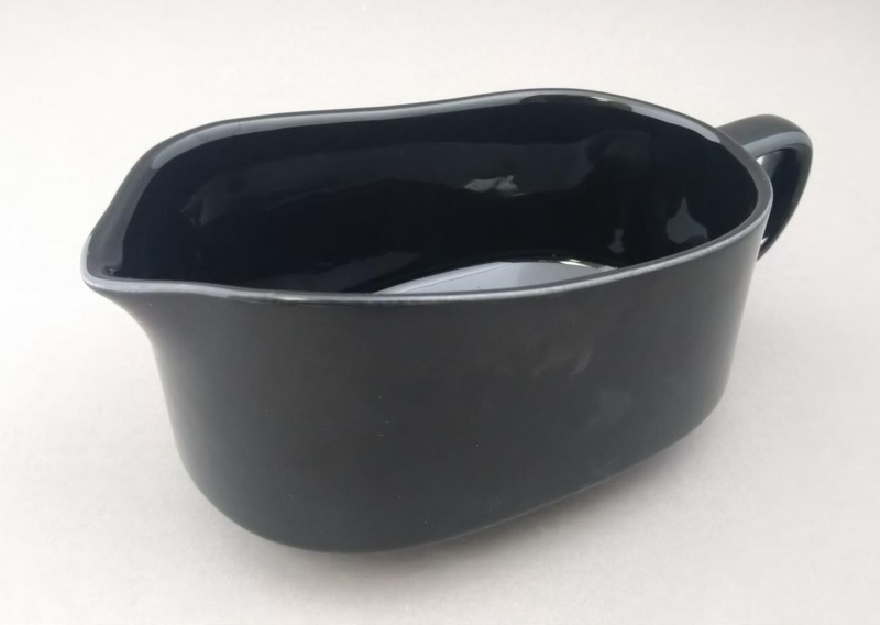 Gravy boat - Florence pattern; Crown Lynn Potteries Limited; 1988-1989; 2016.17.2