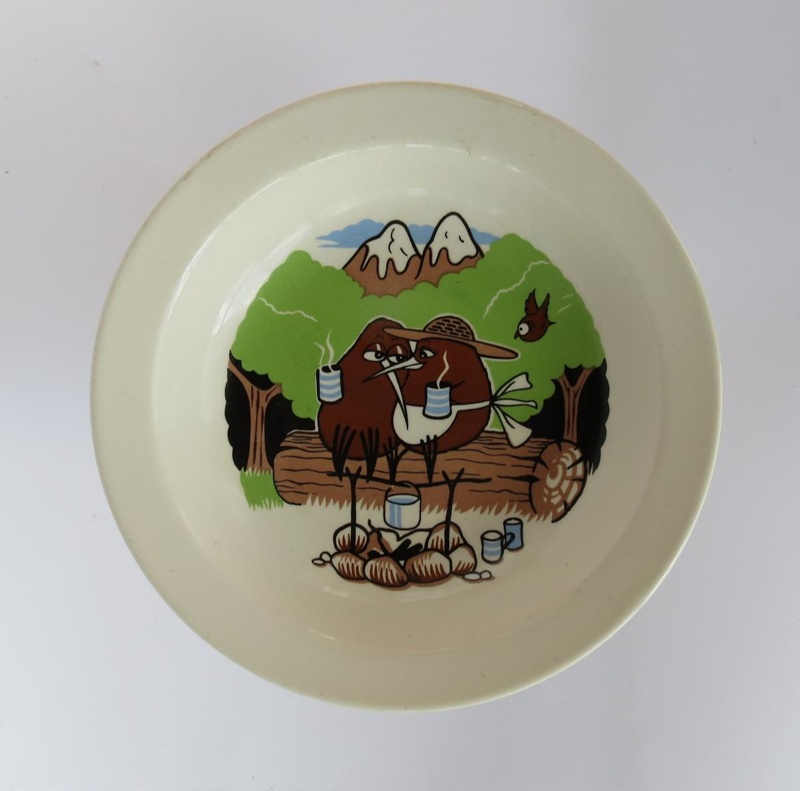 Bowl - Kiwi family; Crown Lynn Potteries Limited; 1980s; 2016.48.139