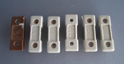 Fuse holders x6; Crown Lynn Technical Ceramics Limited; 1960-1980; 2009.1.1702.1-6