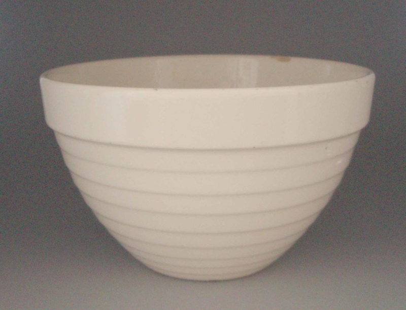 Basin; Crown Lynn Potteries Limited; 1955-1989; 2008.1.2060