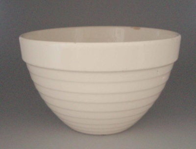 Basin; Crown Lynn Potteries Limited; 1955-1989; 2008.1.2060