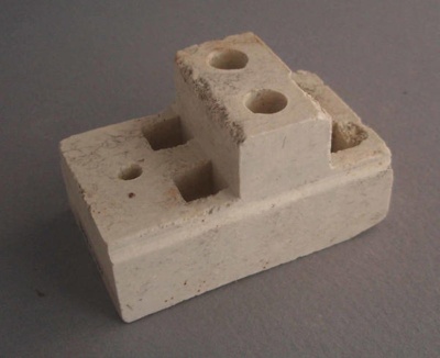 Electrical fitting; Crown Lynn Technical Ceramics Limited; 1970-1989; 2009.1.1757