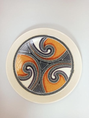 Dinner Plate - Polynesia; Crown Lynn Potteries Limited; 1977; 2016.48.117