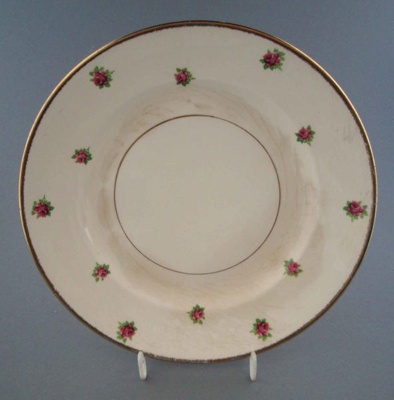 Cake plate - Rosina pattern; Crown Lynn Potteries Limited; 1960-1969; 2009.1.1106