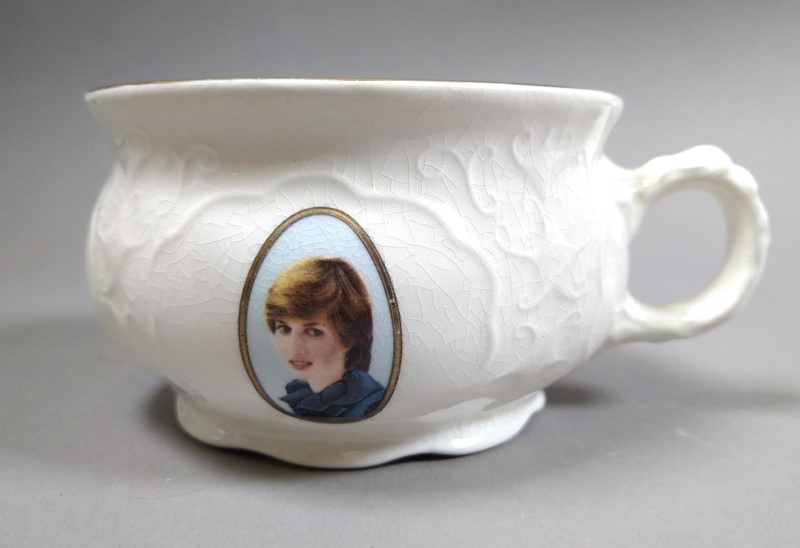 Decorative chamber pot - Charles and Diana; Crown Lynn Potteries Limited; 1981; 2016.48.46