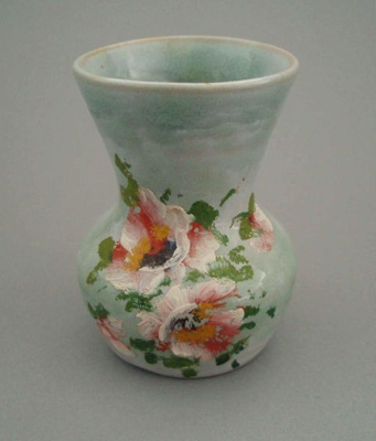 Vase - floral; Amalgamated Brick and Pipe Company Limited; 1942-1948; 2008.1.294