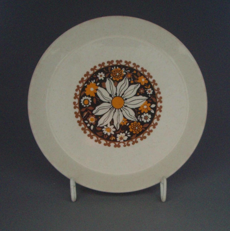 Bread and butter plate - Valencia; Crown Lynn Potteries Limited; 1971-1985; 2008.1.2657