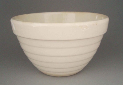 Basin; Crown Lynn Potteries Limited; 1955-1989; 2008.1.579