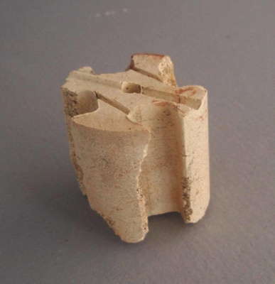 Electrical fitting; Crown Lynn Technical Ceramics Limited; 1940-1970; 2009.1.1759