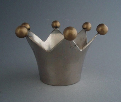 Advertising crown; Crown Lynn Potteries Limited; 1960-1989; 2009.1.380