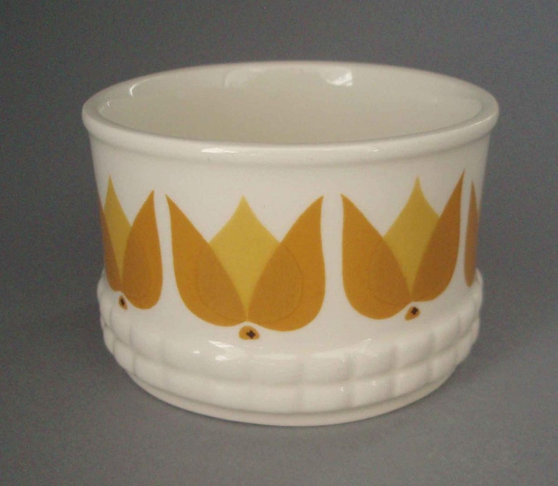 Sugar bowl - floral; Titian Potteries (1965) Limited; 1971-1980; 2008.1.849
