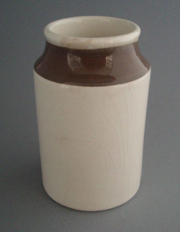 Ball point pen jar; Crown Lynn Potteries Limited; 1969-1989; 2008.1.1800