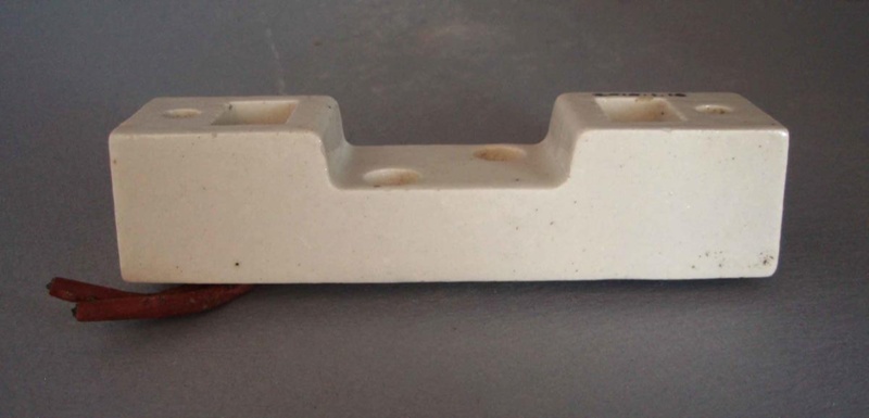 Electrical fixture; Crown Lynn Technical Ceramics Limited; 1960-1980; 2010.1.16