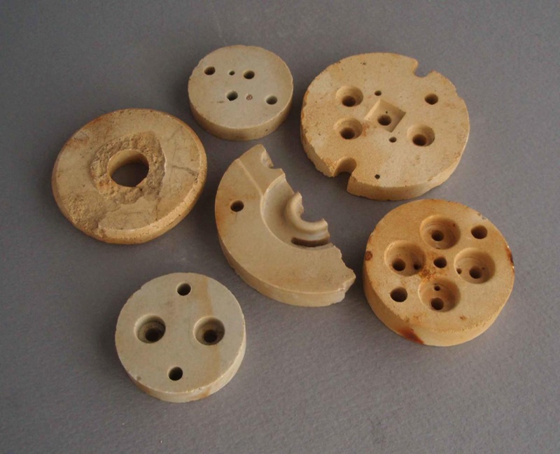 Electrical insulators; Crown Lynn Technical Ceramics Limited; 1940-1980; 2010.1.49.1-6