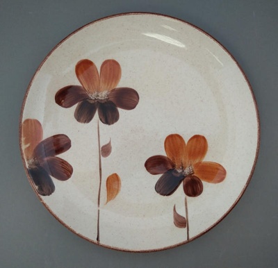 Dinner plate - Ligaya pattern; Mayon Ceramics; 1973-1982; 2016.48.136