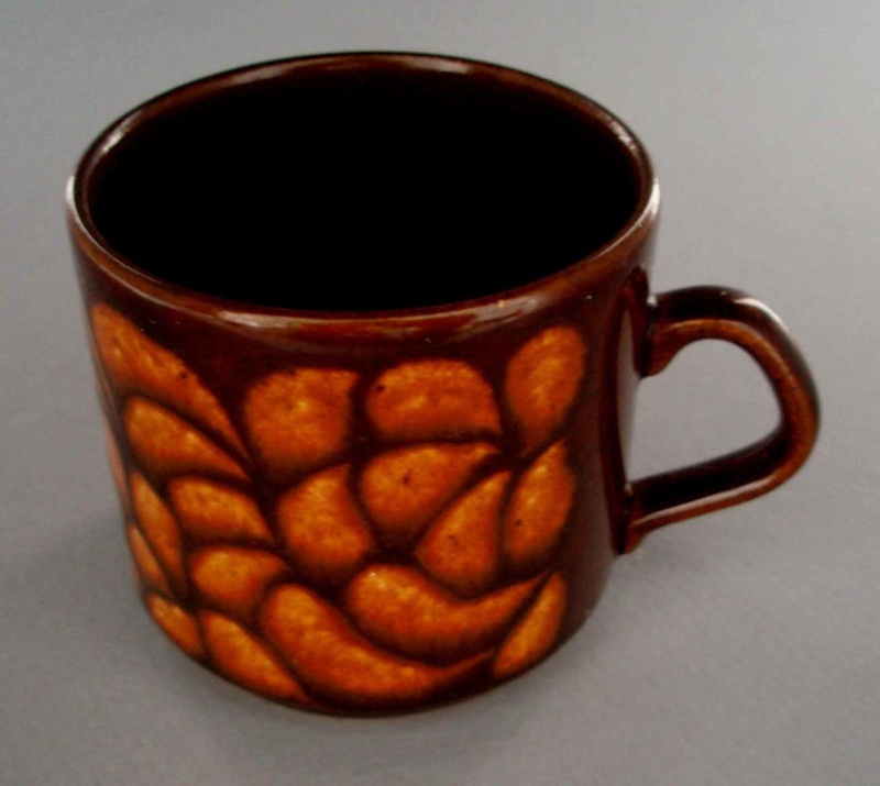 Cup; Crown Lynn Potteries Limited; 1975-1985; 2009.1.685