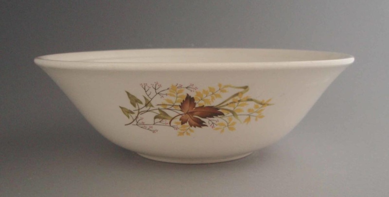 Covered scallop - Autumn Splendour; Crown Lynn Potteries Limited; 1963-1975; 2009.1.883 Covered scallop - Autumn Splendour; Crown Lynn Potteries Limited; 1963-1975; 2009.1.883