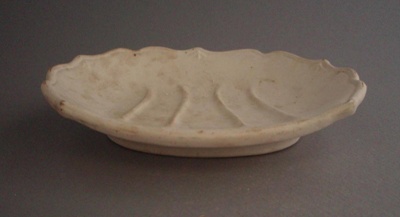 Soap dish - bisque; Titian Potteries (1965) Limited; 1985-1989; 2009.1.106
