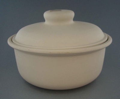 Casserole and lid - bisque; Crown Lynn Potteries Limited; 1976-1989; 2009.1.761.1-2