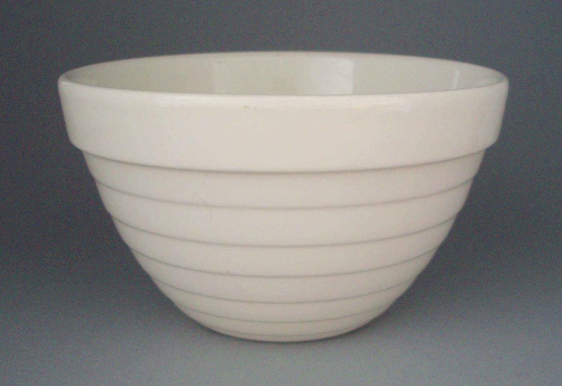 Basin; Crown Lynn Potteries Limited; 1955-1989; 2008.1.577