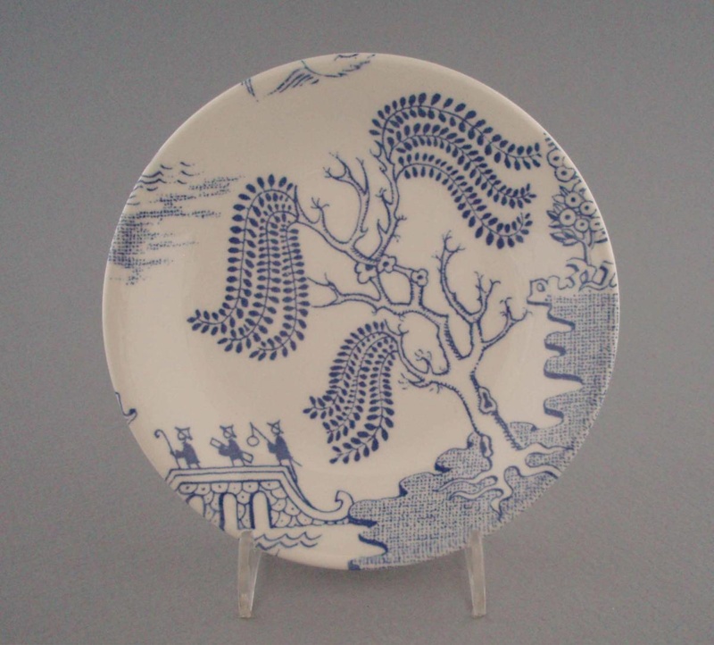 Butter pat - Willow pattern; Crown Lynn Potteries Limited; 1968-1980; 2008.1.1946