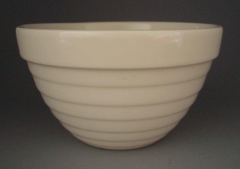 Basin; Crown Lynn Potteries Limited; 1955-1989; 2008.1.583