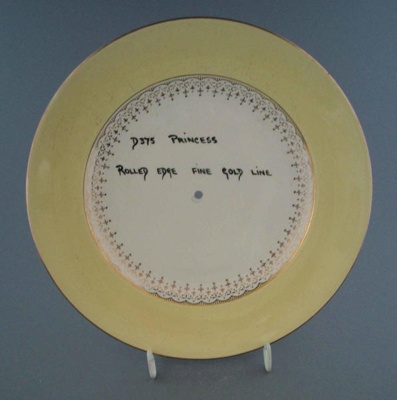 Cake plate - Princess pattern sample; Crown Lynn Potteries Limited; 1958-1965; 2009.1.1098
