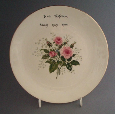 Cake plate - Tradition pattern sample; Crown Lynn Potteries Limited; 1958-1965; 2008.1.2313