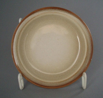 Butter pat; Crown Lynn Potteries Limited; 1978-1989; 2008.1.1162