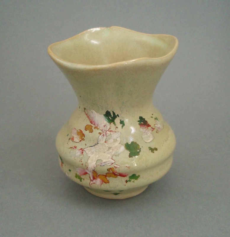 Vase - floral; Amalgamated Brick and Pipe Company Limited; 1942-1948; 2008.1.172