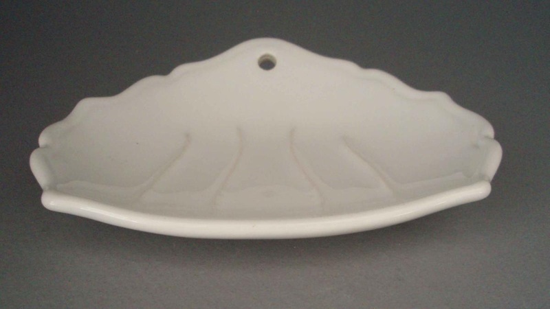 Soap dish; Crown Lynn Technical Ceramics Limited; 1985-1989; 2008.1.1351