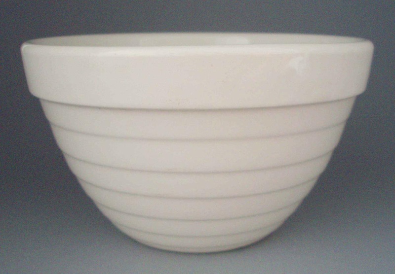 Basin; Crown Lynn Potteries Limited; 1955-1989; 2008.1.584