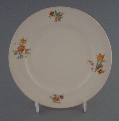Bread and butter plate - floral; Crown Lynn Potteries Limited; 1948-1955; 2008.1.1999