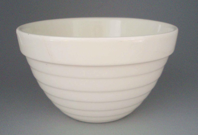 Basin; Crown Lynn Potteries Limited; 1955-1989; 2008.1.580