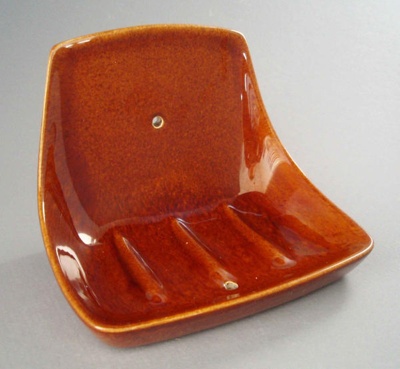 Soap holder; Crown Lynn Technical Ceramics Limited; 1968-1988; 2008.1.1339
